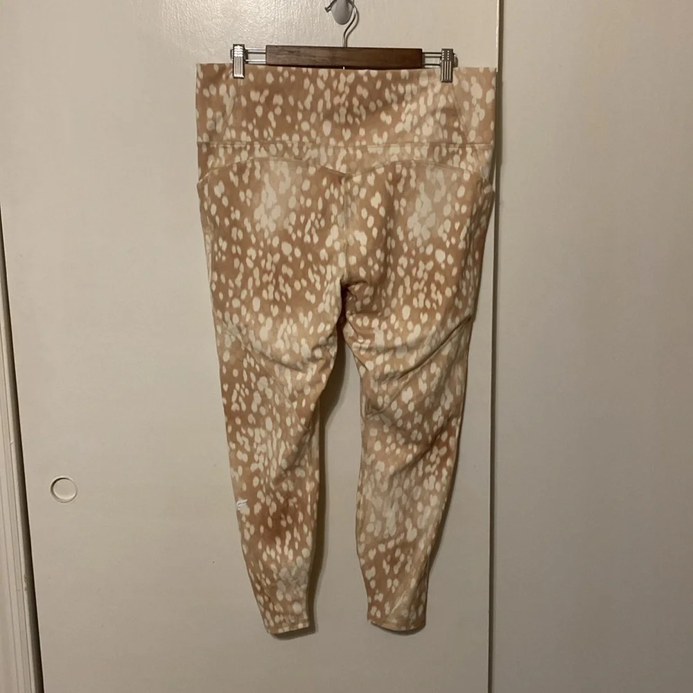 Fabletics Plus Size Oasis Pure Luxe 7/8 Leggings - Picture 7 of 12